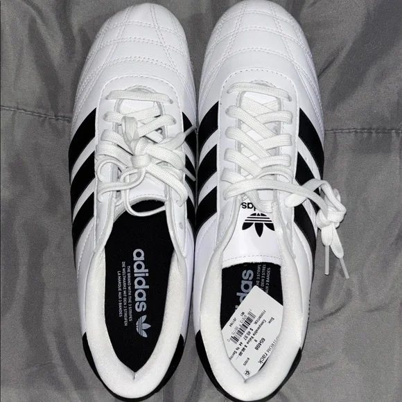 Adidas Classic White and Black Trainers sneakers size 9 w - Picture 4 of 6